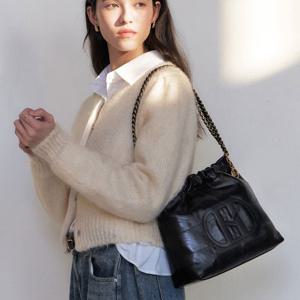 [헤지스]H패치 블랙 레더 퀼팅 체인 호보 숄더백 M HIBA5F551BK