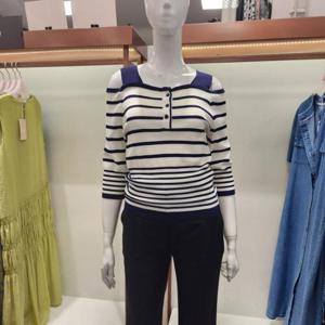 수스 HC04 단가라 오프숄더 니트 S242NSW401