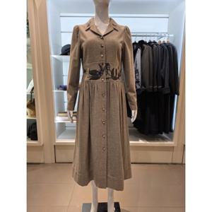 [비꼴리끄] 허리 디테일 자수 원피스 B244WO4030