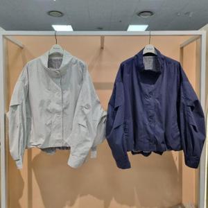 라티움 HC34 봄 안감배색체크 뒷밑단밴딩 하이넥 루즈핏봄점퍼 T2613jp10