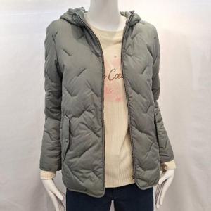 올리비아하슬러 HC04 가볍게 걸쳐 입을 수 있는 지그재그 자수패딩 OHFSPD901