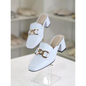 바이로쏘 세이브존03 소가죽 골드 체인 7.0cm 청키힐 뮬 블로퍼 (BY)23S10749BE3W