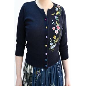 [비꼴리끄]칠부 소매 자수 가디건 B242KC3020