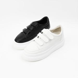 [신난다슈] 여성 스니커즈 6cm 키높이 운동화 통굽 발편한 쿠션 벨크로 소가죽 RH245214