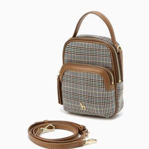 [헤지스] 브라운 체크 나일론 더블지퍼 크로스백 HIWA3F431W2