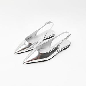 [신난다슈] 여성 구두 슬링백 힐 1cm 스틸레토 플랫 뮬 샌들 펌프스 낮은굽 FL251496 실버