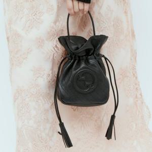 26 SS 구찌 블론디 GG Blondie 로고 드로우스트링 버킷백 760313 AACP7 1000