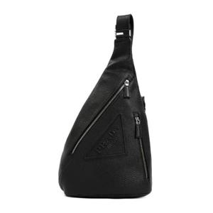 프라다 로고가 새겨진 삼각형 모양의 백팩 2VZ0922BBE F0002 TP934712742