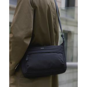 [헤지스]블랙 나일론 크로스백 HJBA5F340BK