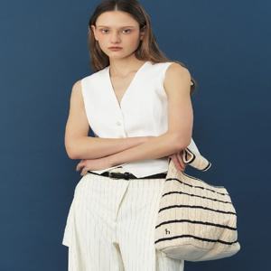 [헤지스] 아이보리 스트라이프 케이블 니트 숄더백[ HIBA5E740IV]