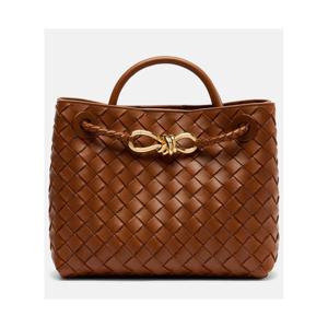 보테가베네타 Andiamo 스몰 인트레치아토 레더 토트 백 P01117790