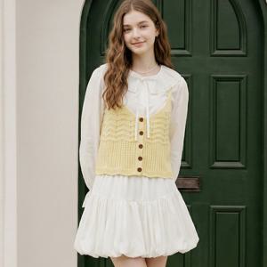 FOCUS   2SET 프릴 블라우스+조끼 PBBF6S1BL5011