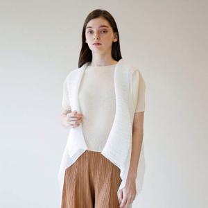 [요이츠](택가 58000원)[요이츠] 플리츠 숄 베스트 화이트_YK05WRPVT01