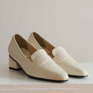 여성 예쁜 에나멜 로퍼 깔끔 스타일 발편한 4cm굽 발편한