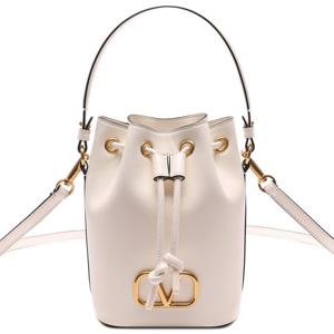 [발렌티노] 23FW 여성 V 로고 버킷 숄더백 (3W2P0Z44 VNL 098 23F)