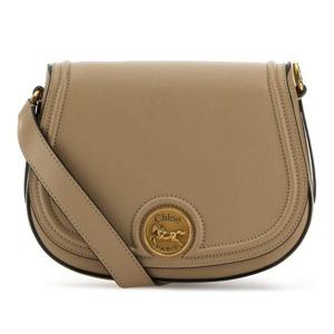 끌로에 카푸치노 가죽 호스 메달 크로스바디 백 CH25AS790O37 2