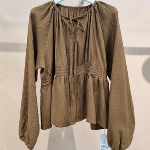 라티움 HC34 부드러운소재 앞.뒤 풍성한주름 허리띠지 무지블라우스 T2533bl23