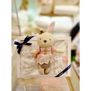 [압소바 의류] 꽃토끼뱀부우주복 속싸개 인형 3종세트 26년봄신상 (A1110613H)