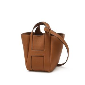 시그니처 H 브라운 레더 토트겸 숄더백 M HIBA6E311W2