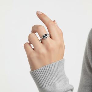 구찌 씬 인터로킹 G 에나멜 3MM 실버 반지 678654 J8410 8191