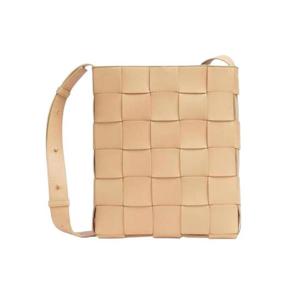 보테가 베네타 레더 메신저 카세트백 아몬드 649601VMAY12700