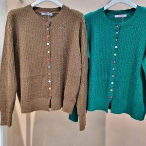 라티움 HC34 부드럽고착용감좋은 세로잔꽈배기 니트긴팔가디건 T2533cd03