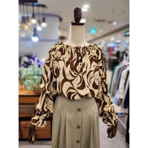 스테파니 세이브존01 셔링넥 블라우스 A26SH6126