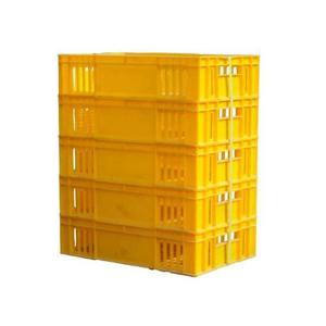 공병 상자 노란 플라스틱 바구니 소주 빈병 10개