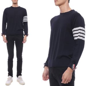 [톰브라운(잡화)]24FW 남성 사선 스트라이프 메리노 울 니트 (MKA002A 00014 415 24F)