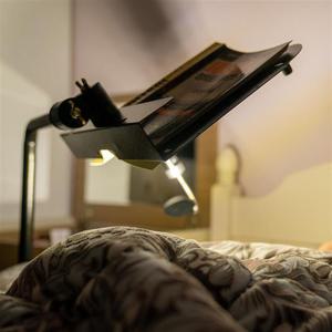 침대나 바닥에 누워서 보는 독서대 360도조절북스탠드