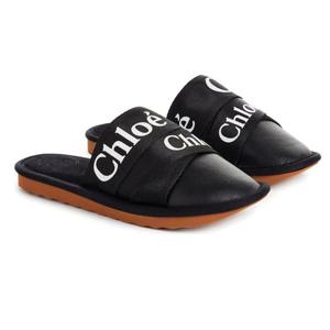 25SS 우디 로고 스트랩 블로퍼 블랙 CHC21A489R4 001