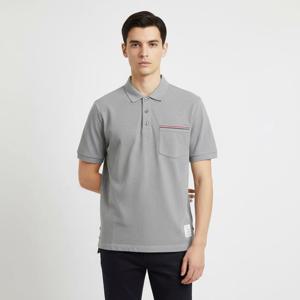 톰브라운 MJP171A J0029 055 스트라이프 체스트 포켓 인터로크 폴로 남성 반팔티