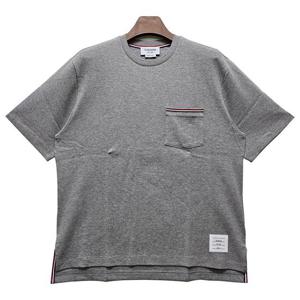 톰브라운 오버사이즈 포켓 삼선 밀라노 코튼 반팔 티셔츠 MJS183A 07323 055