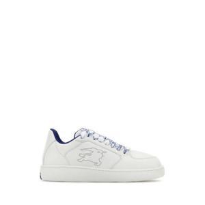 버버리 여성 화이트 로우탑 스니커즈 8095698 A1464