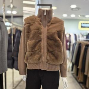 아니베에프 세이브존01 하이넥 퍼장식 니트점퍼 A5CWJP510