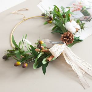 올리브 조화 꽃 리스 벽장식 솔방울메탈링 27cm 인테리어 녹색 식물 벽걸이 현관 문