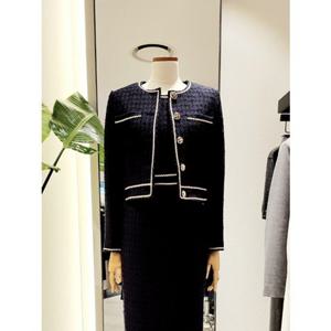 [모조에스핀] 라인 배색 트위드 크롭 네이비 자켓 (J252MSF932) J252MSF932