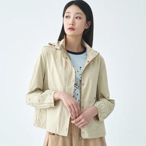 [지센] (2컬러) 에센셜 후드 레터링자수 숏 점퍼 LSJPO372