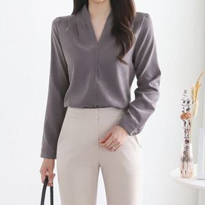 [한정수량] [모리스커밍홈] 브이넥 핀턱 겉기모 블라우스_M2411BL221D