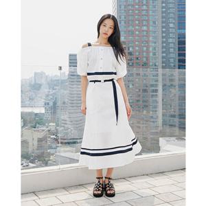 [에고이스트] ER3WB764 배색끈 오플숄더 블라우스 (25년 가을) ER3WB764