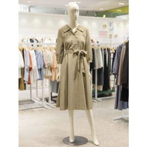 [숲] SOUP 숲 벨티드 오픈카라 체크 원피스 (SA8OP81) SA8OP81