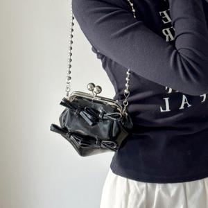 [아도라하우스]어반백 여성미니백 리본 에나멜 프레임 미니백URB