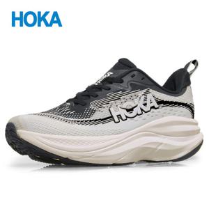 [호카] 여성 스카이플로우 와이드 러닝화 운동화 블랙 화이트 1155118-BWHT