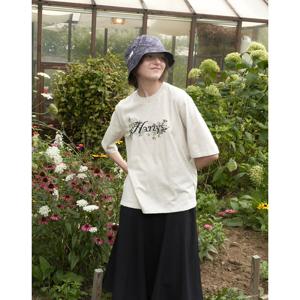 헤지스 여성 24FW 클리어런스면100% 아이보리 자수 그래픽 반팔 티셔츠 HSTS4C702IV