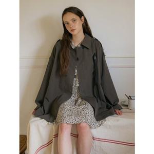 [올리브데올리브] 올리브데올리브 (OW5AR809) 가죽 장식 하프 트렌치 코트 OW5AR809