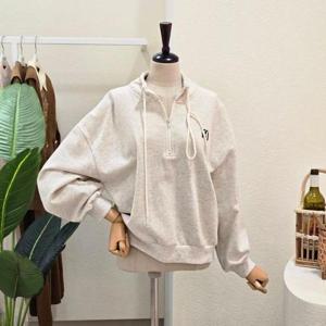 [포커스]FW4J3TS31798_자수 스트링 반집업 맨투맨