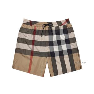 [버버리] SS25 남성 체크 반바지 수영복 8107272 M GUILDES A7028
