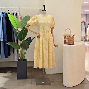 [포커스]FM5C7OP00591_엠보 스몰 플라워 퍼프 소매 원피스