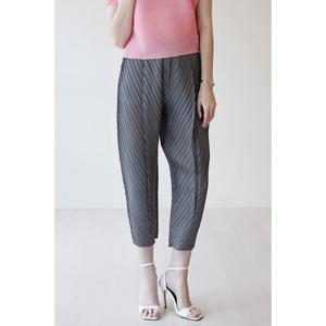 [요이츠]사선 라인 세미 와이드 플리츠 팬츠_YJ04WNPSL06GY1