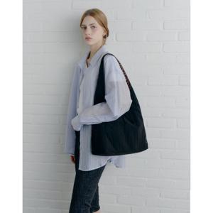 [질스튜어트핸드백] 블랙 나일론 원단 리버서블 숄더백 L JABA5F012 BK